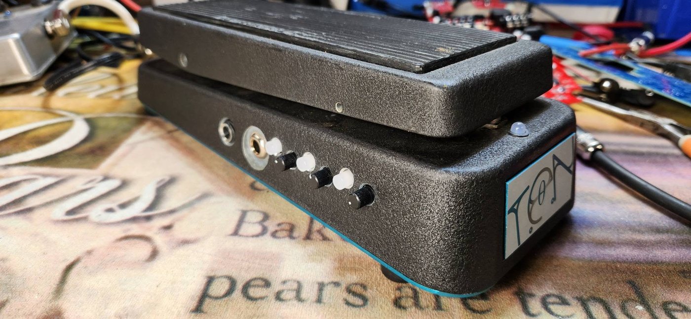 Bridge of Vibes optical chorus/vibrato pedal